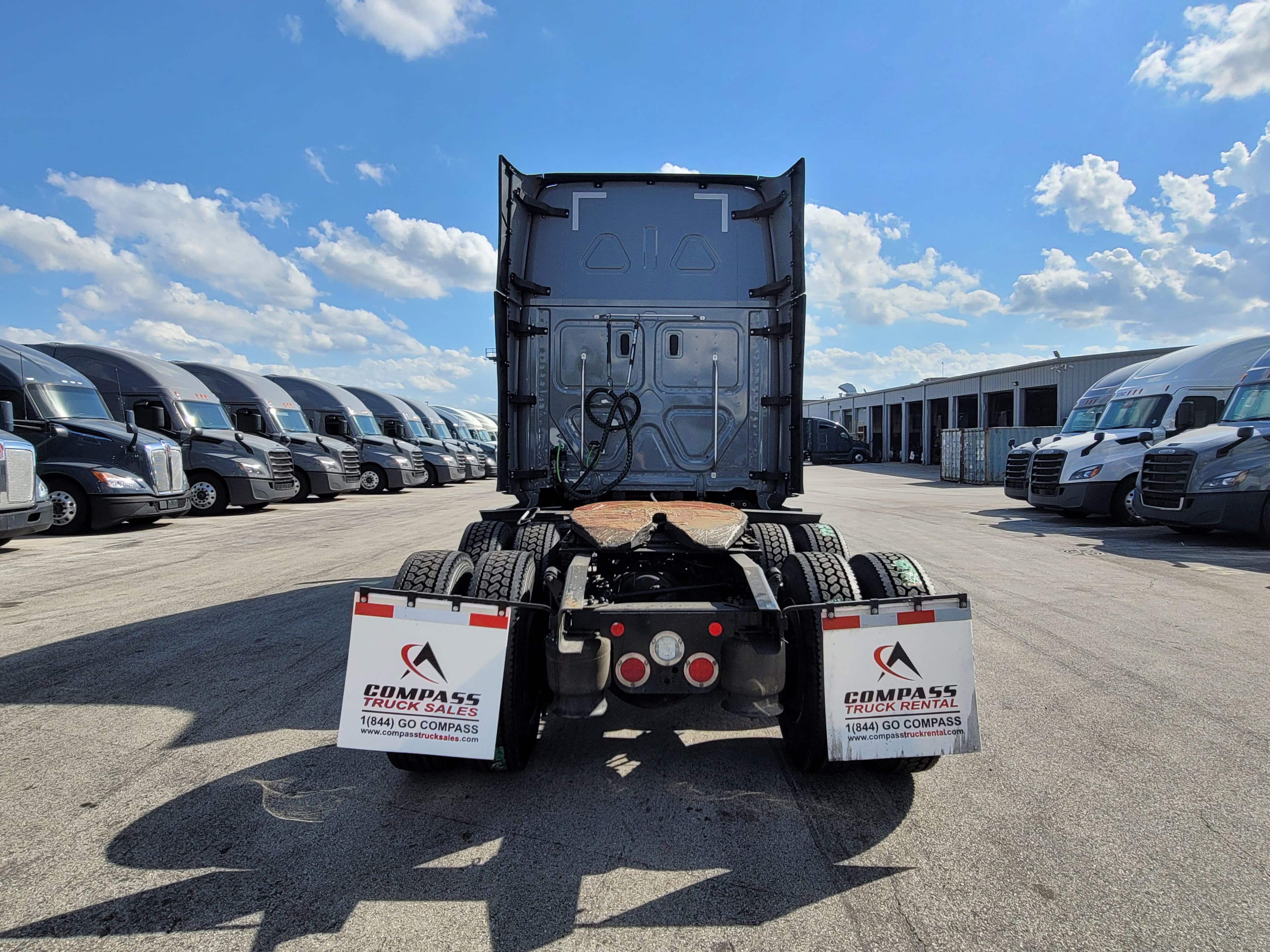 2023 Freightliner Cascadia 125 image 3