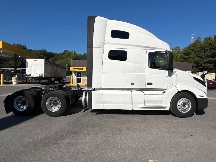 2022 Volvo VNL image 6
