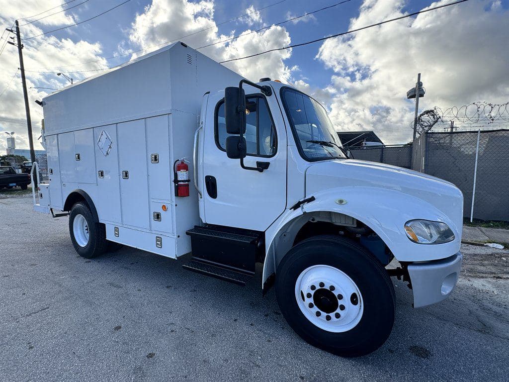 2014 Freightliner M2 106 image 17