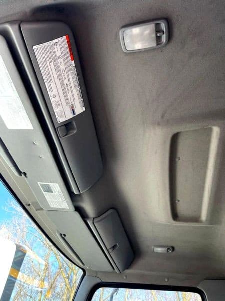 2015 Hino 268 image 19