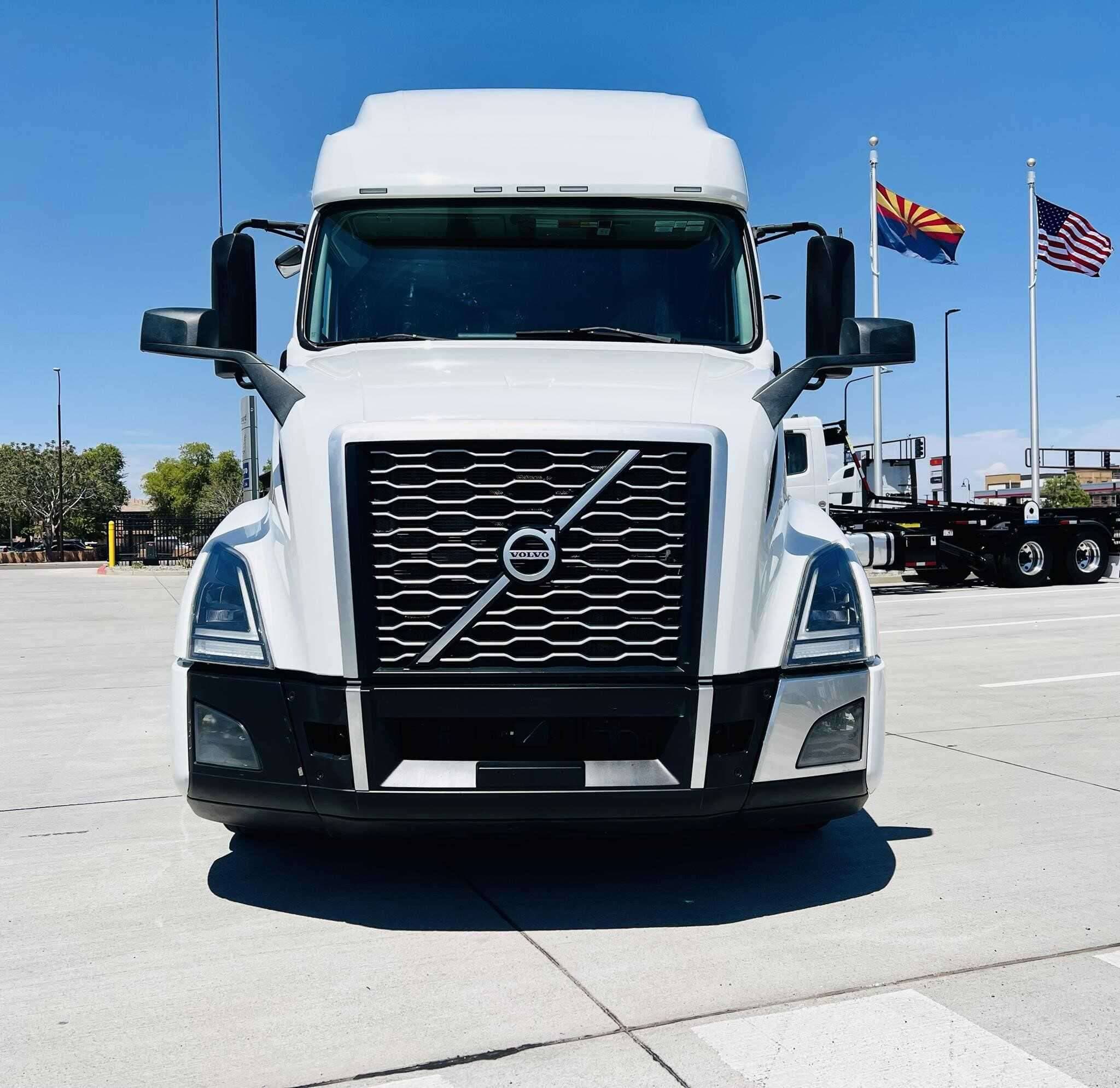 2022 Volvo VNL image 3