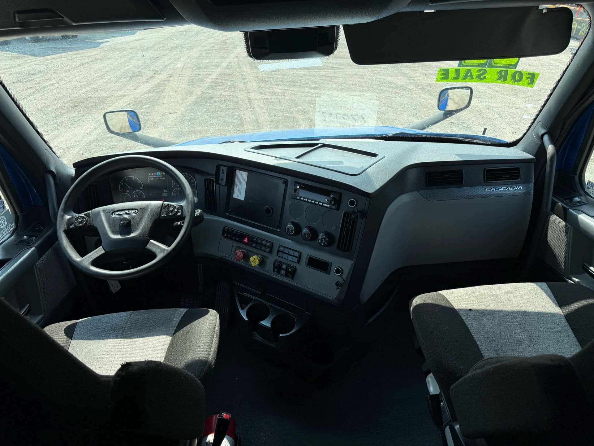 2022 Freightliner - 448k - 14k Hours - 455 HP - Swift Fleet! image 15