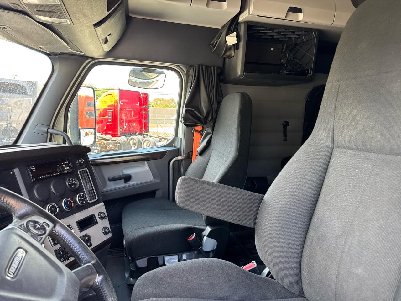 2020 Freightliner Cascadia image 7