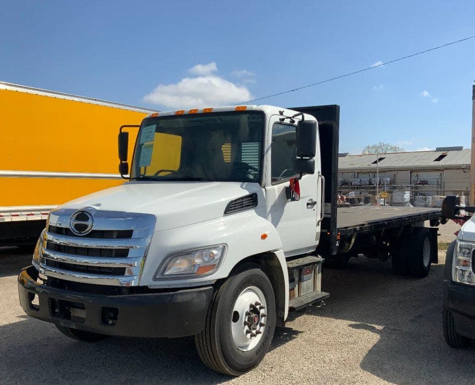 2020 Hino 268 image 3