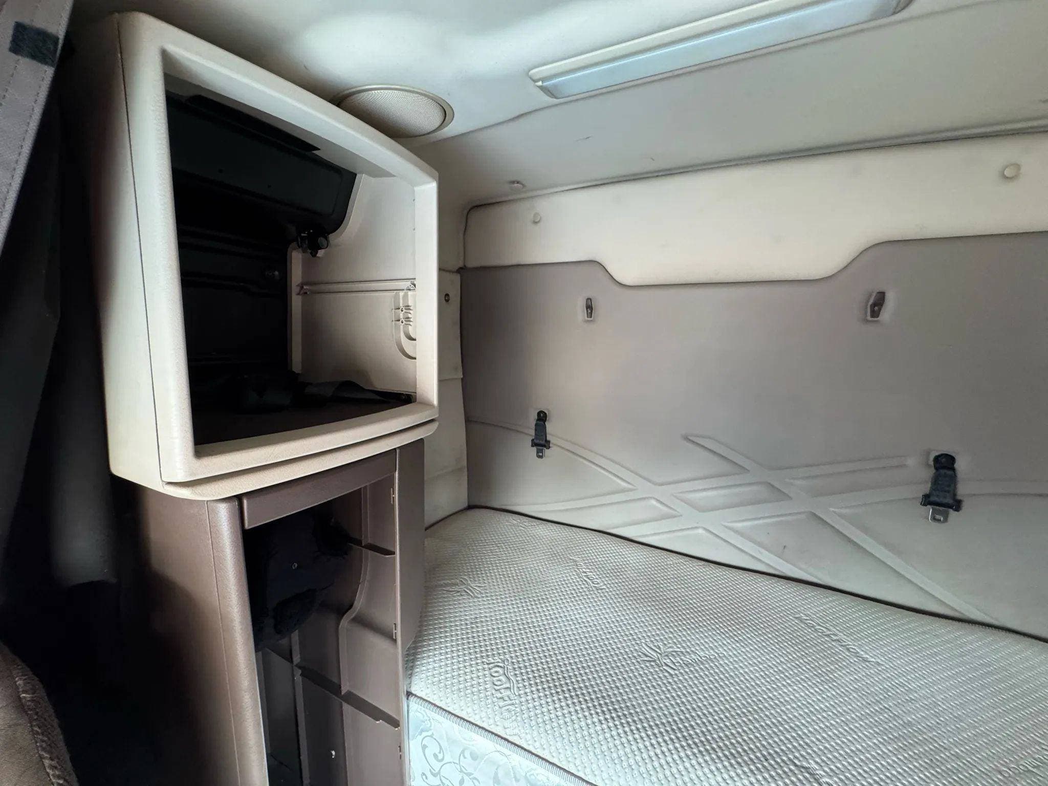 2012 Volvo VNL image 70