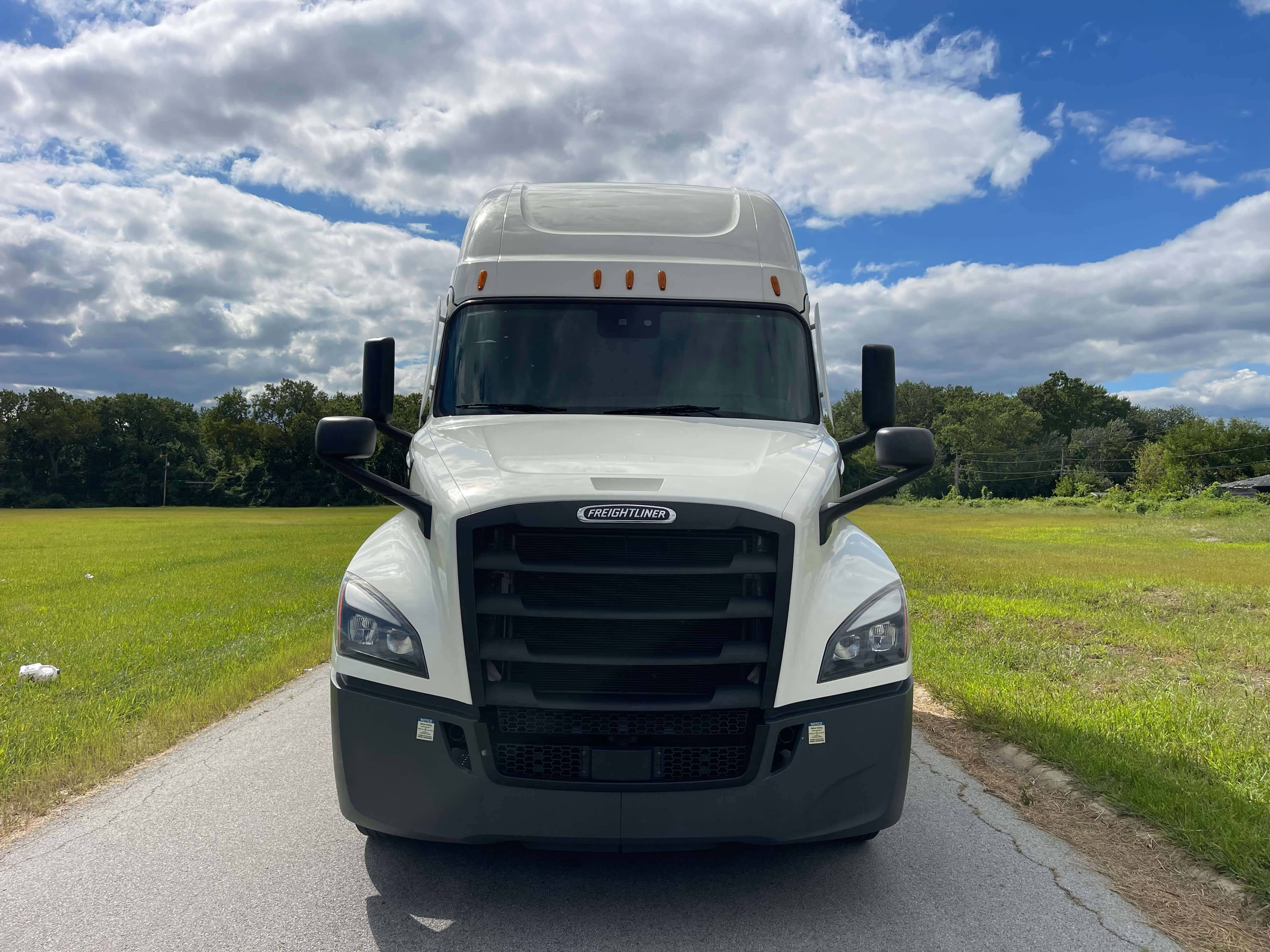 2022 Freightliner Cascadia 126 image 2