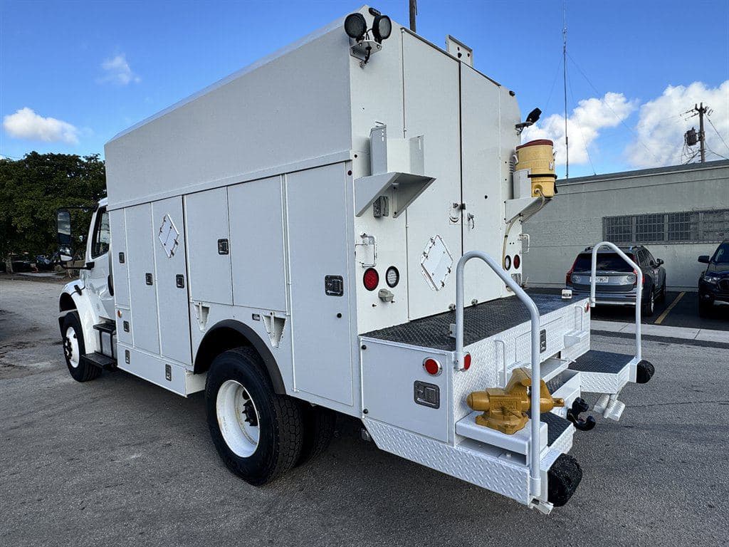 2014 Freightliner M2 106 image 10