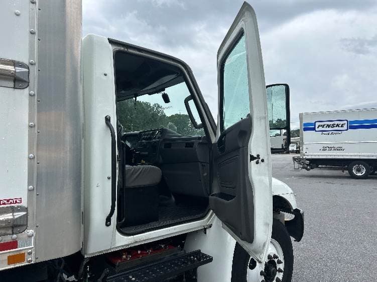 2022 International MV607 Box Truck - 220HP, 6 Speed Automatic, Roll up Door image 20