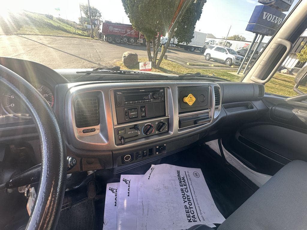 2020 Hino 338 image 12