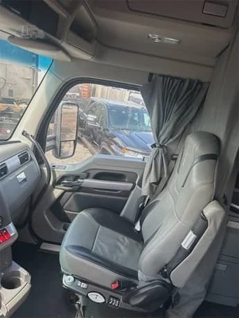 2020 Kenworth T680 image 6