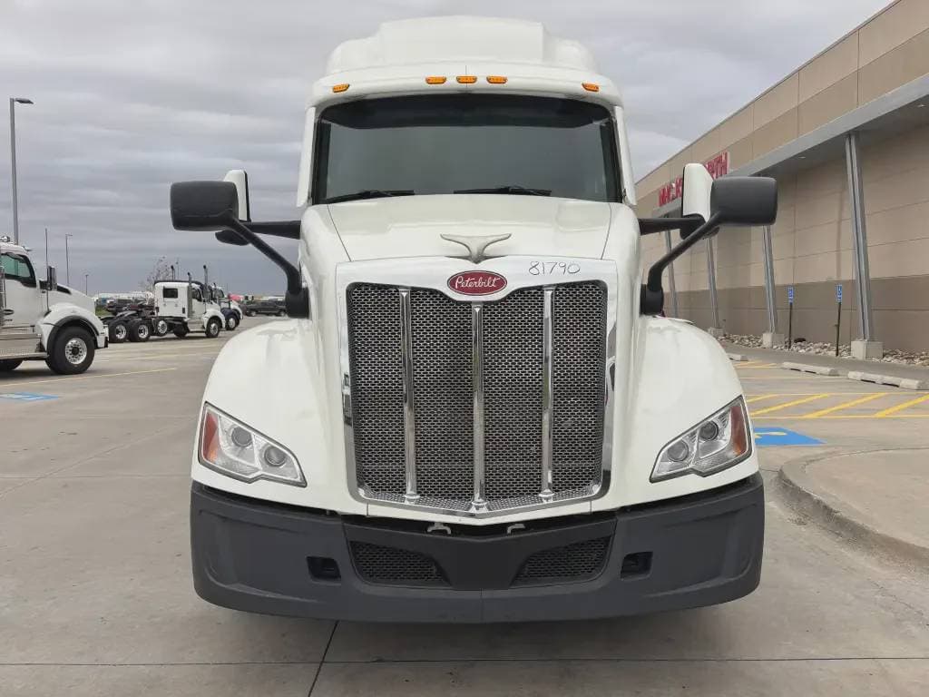 2022 Peterbilt 579 image 3