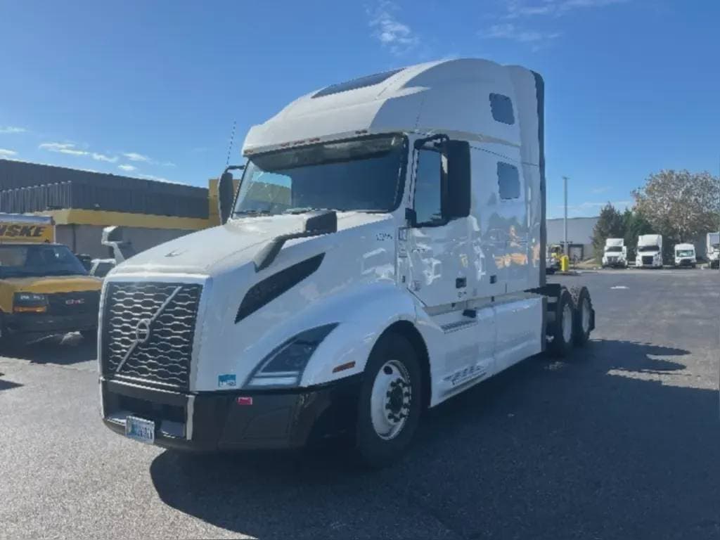 2022 Volvo VNL image 3