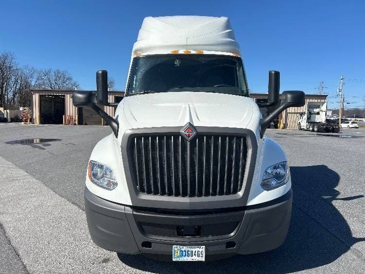 2023 International LT62F image 2