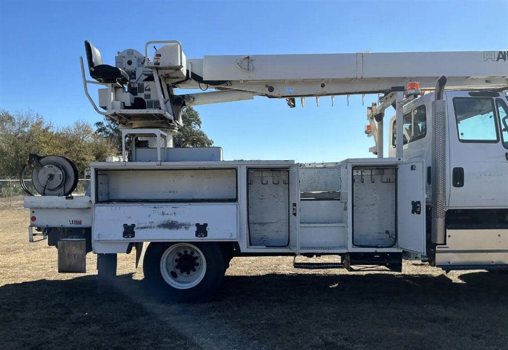 2017 International 7300 image 7