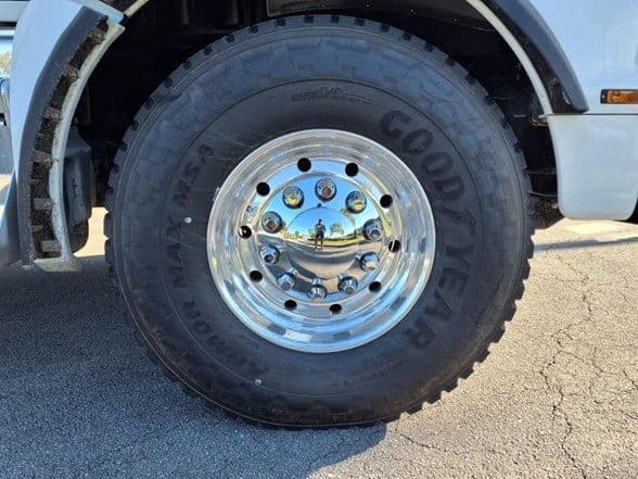 2025 Kenworth T880 image 9