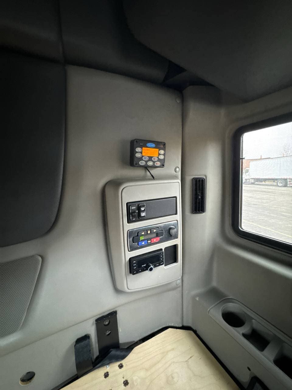 2022 International LT625 image 13