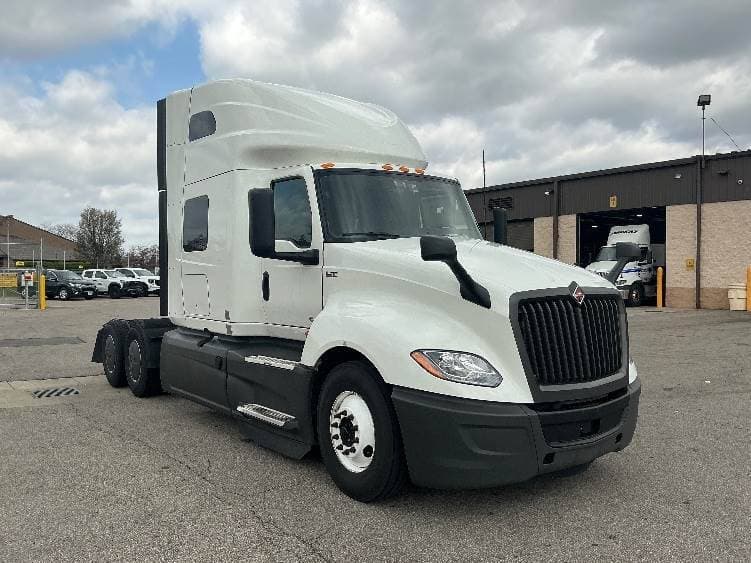2023 International LT625 Sleeper Semi Truck - 73" Integral Sleeper, Cummins 450HP, 12 Speed Automatic image 1