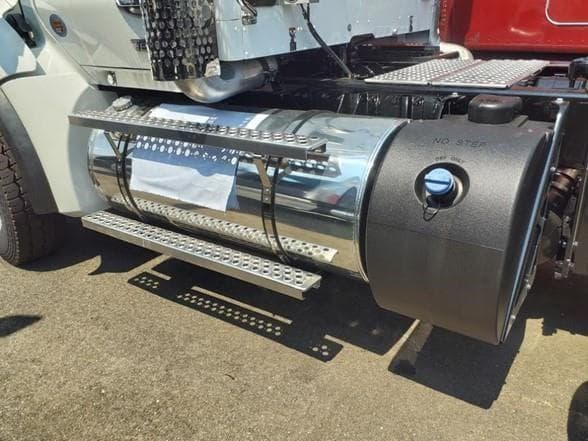 2026 Kenworth T880 image 6