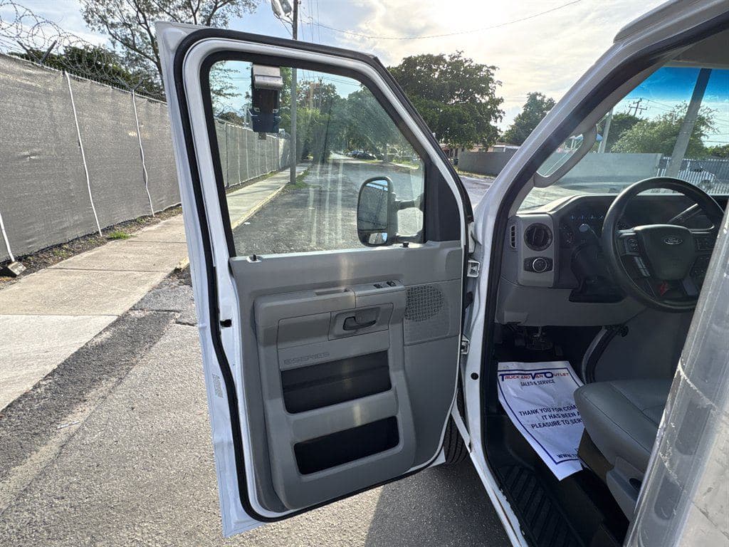 2023 Ford E-Series Cutaway image 38