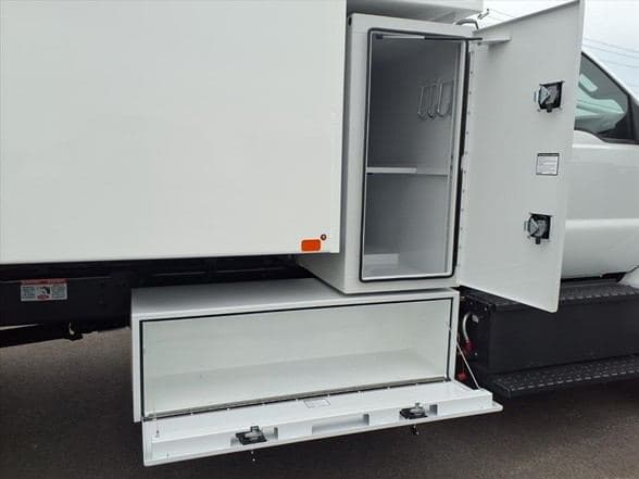 2027 Ford F750 SD image 8