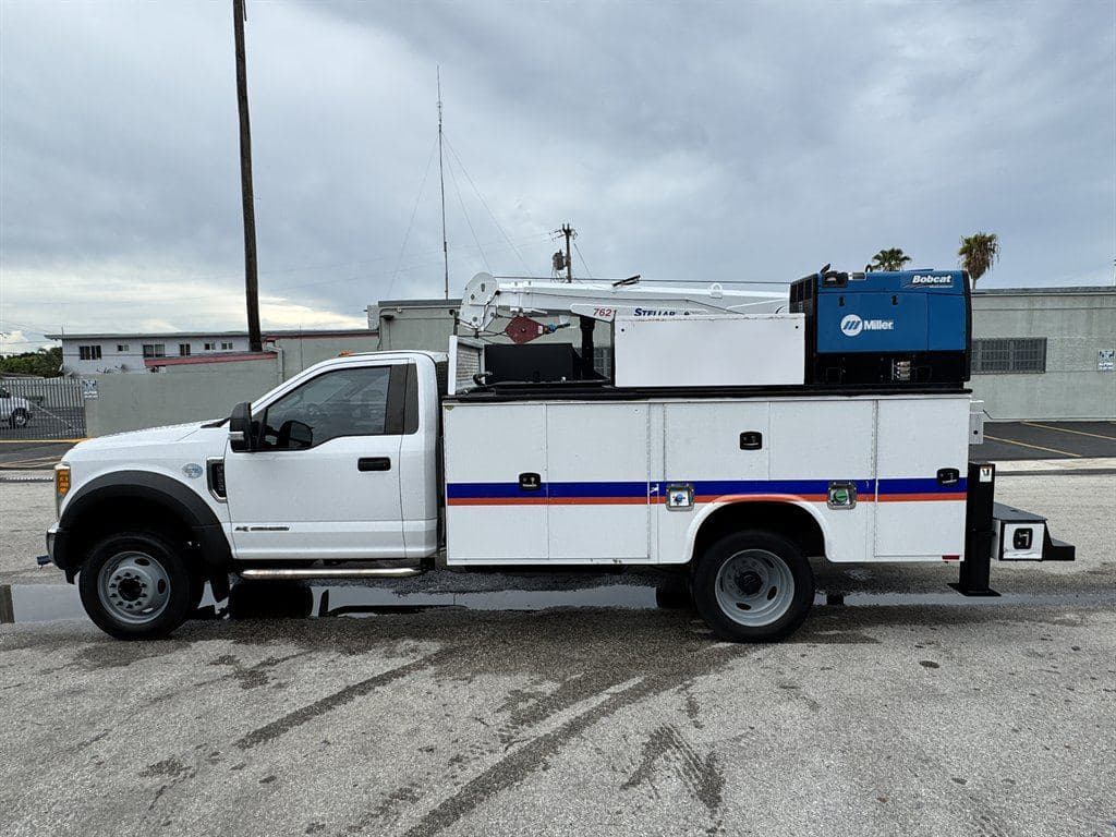 2017 Ford F550 image 8