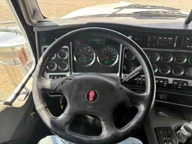 1992 Kenworth T800 image 10