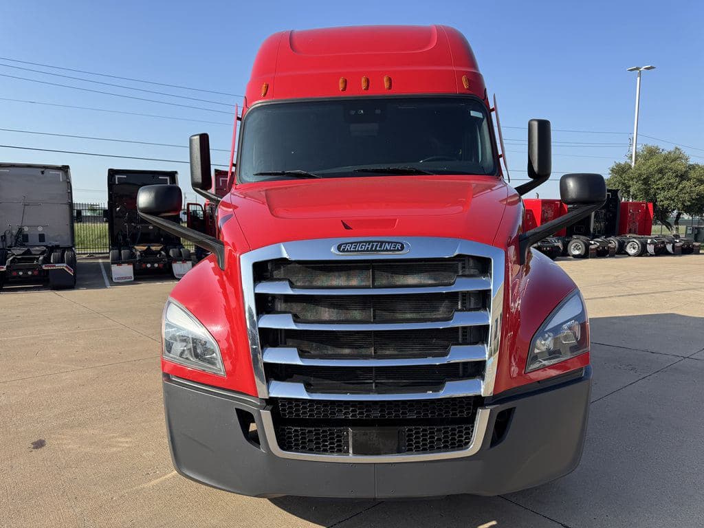 Used 2023 FREIGHTLINER PT126064ST image 11