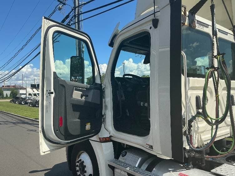 2019 Freightliner Cascadia image 9