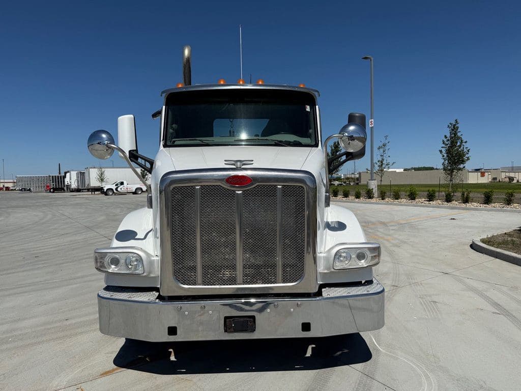 Used 2020 PETERBILT 567 image 8