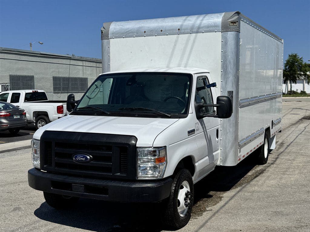 2022 Ford Commercial Vans image 3