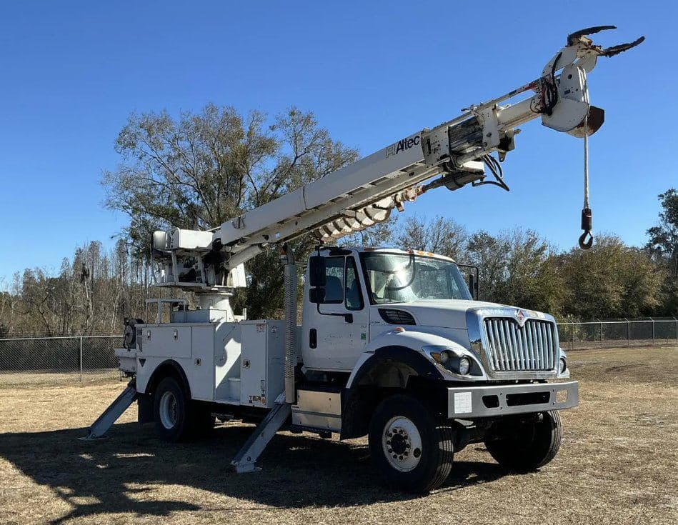 2017 International 7300 image 1