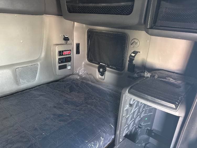 2023 International LT62F image 11
