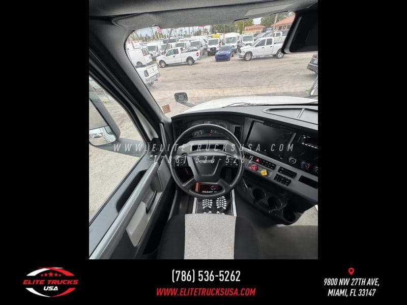2022 Freightliner Cascadia image 18
