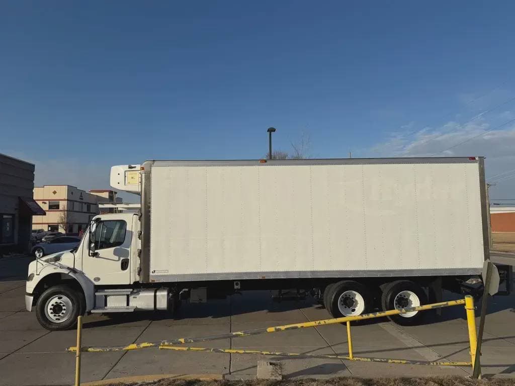 Used 2015 FREIGHTLINER Reefer/Refrigerated Truck, Expeditor-Hotshot, Catering Truck - Food Truck - BUSINESS CLASS M2 106  image 4