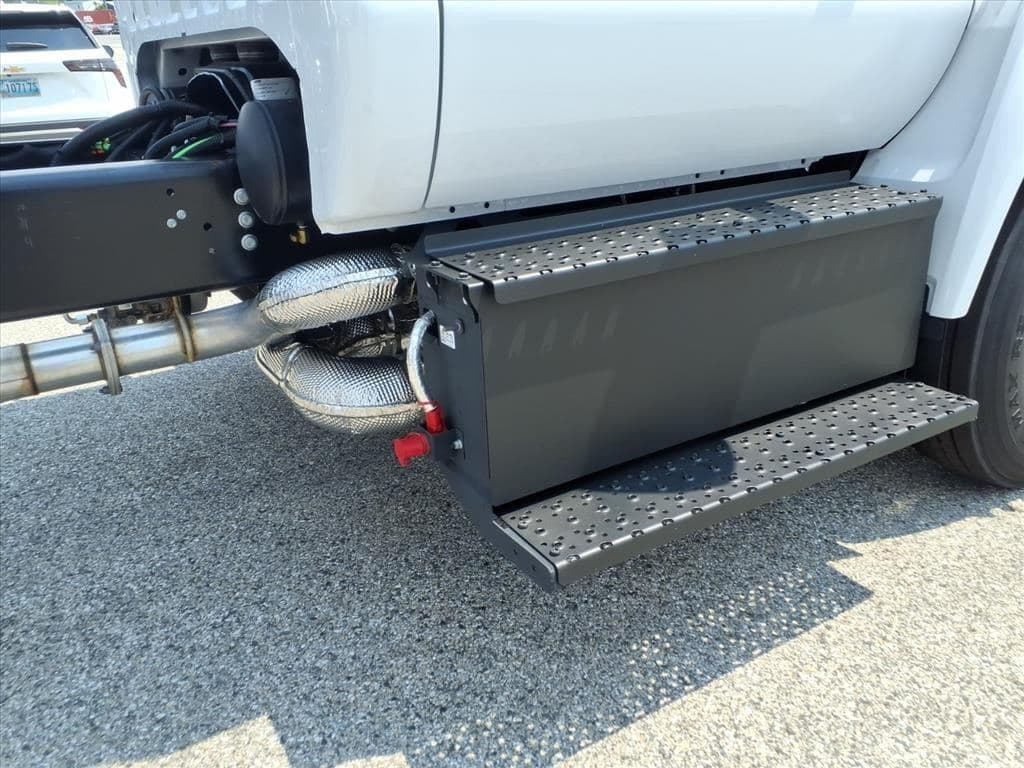2027 Ford F750 SD image 7