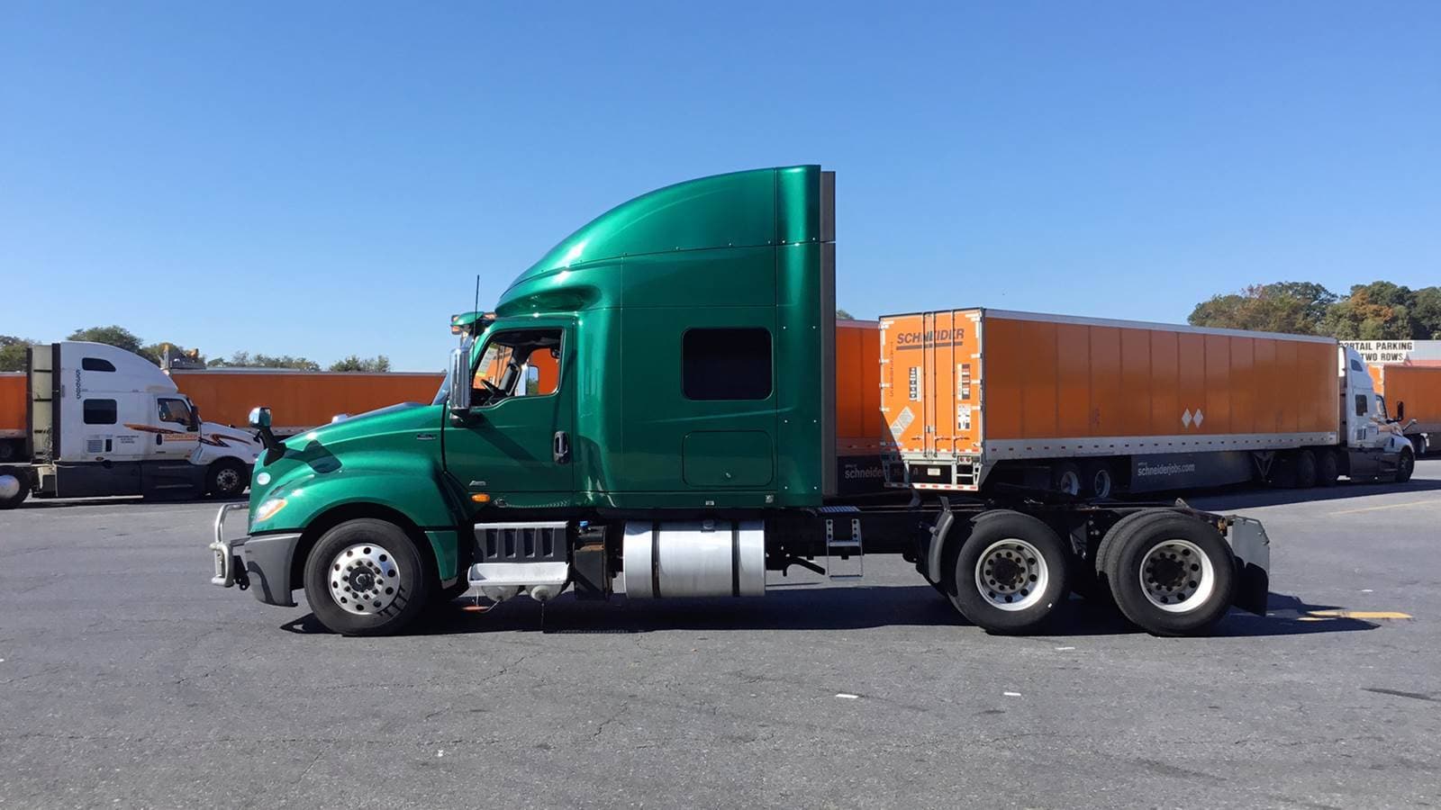 2021 International LT625 image 3
