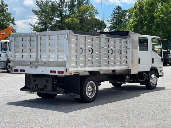 2024 Isuzu NRR image 21