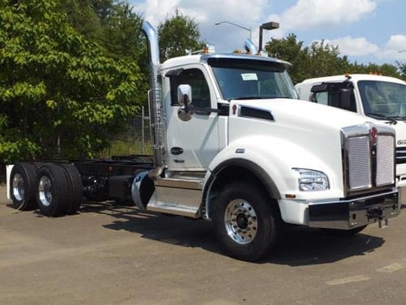 2026 Kenworth T880 image 3