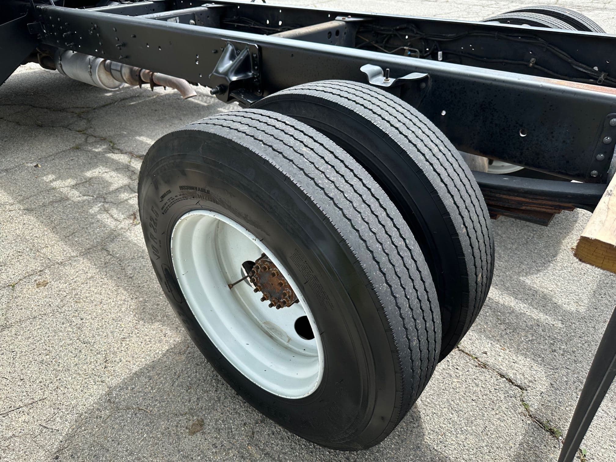 2008 GMC TOPKICK C6500 Cab and Chassis image 12