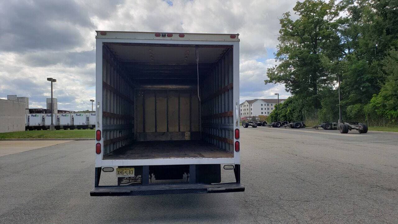 2007 GMC W4500 image 5