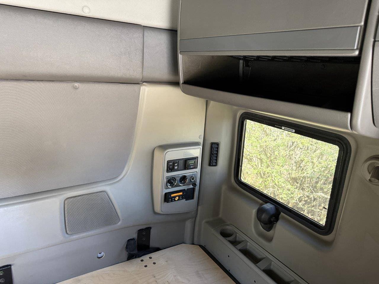 2018 International LT625 image 17