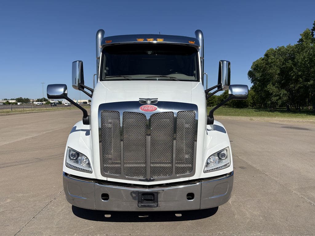 Used 2018 PETERBILT 579 image 7