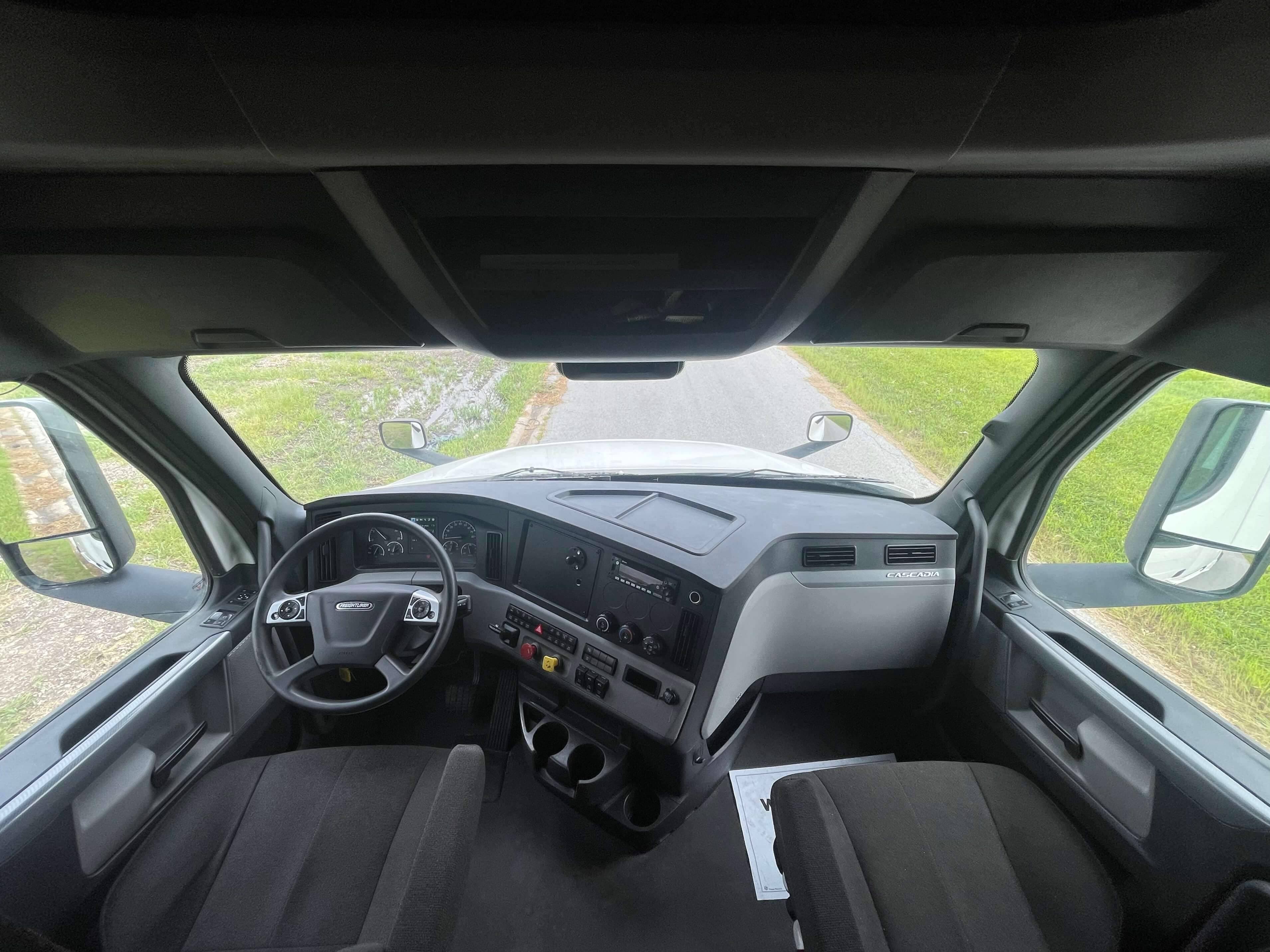 2022 Freightliner Cascadia 126 image 12
