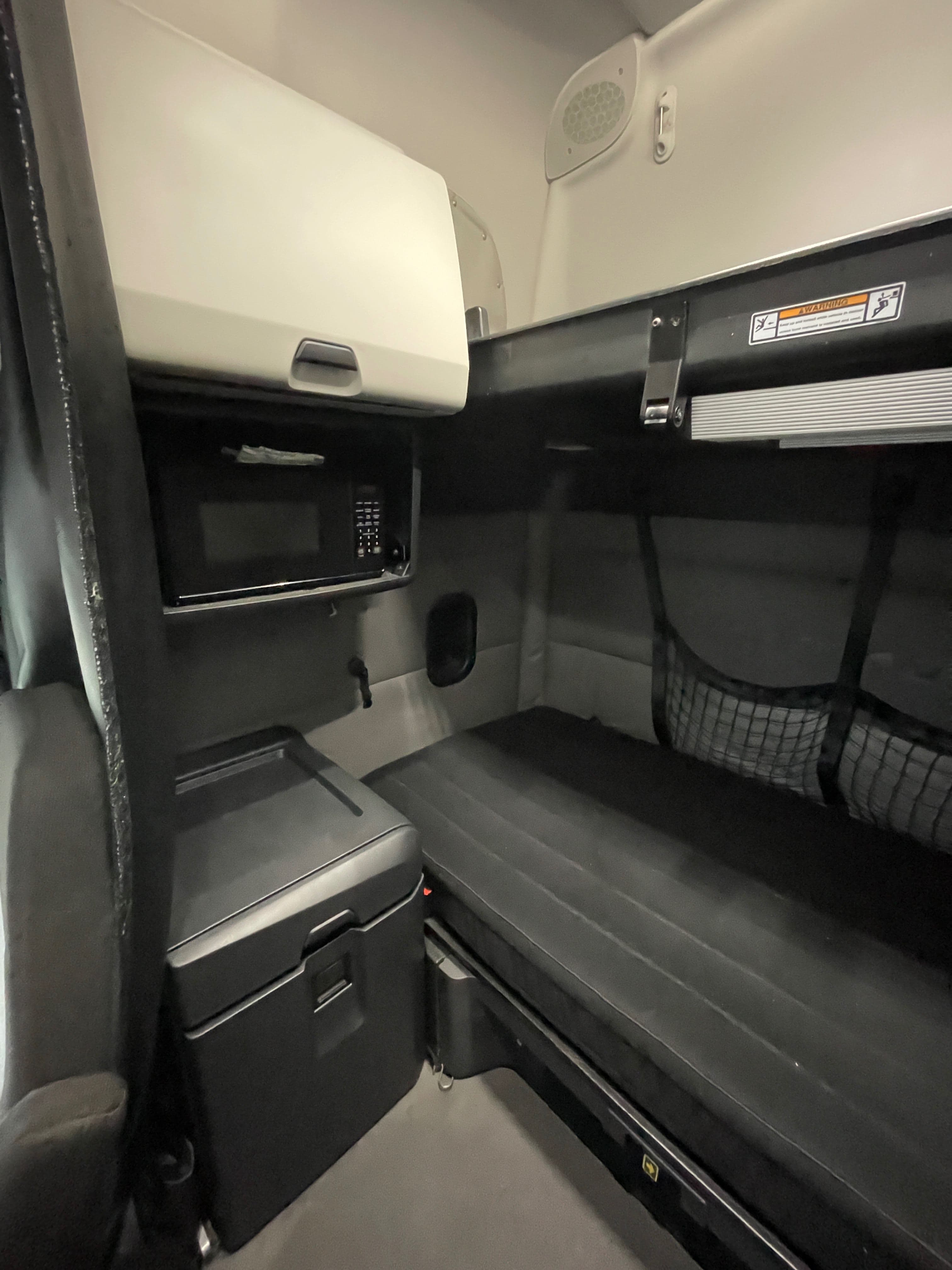 2022 Freightliner Cascadia image 24