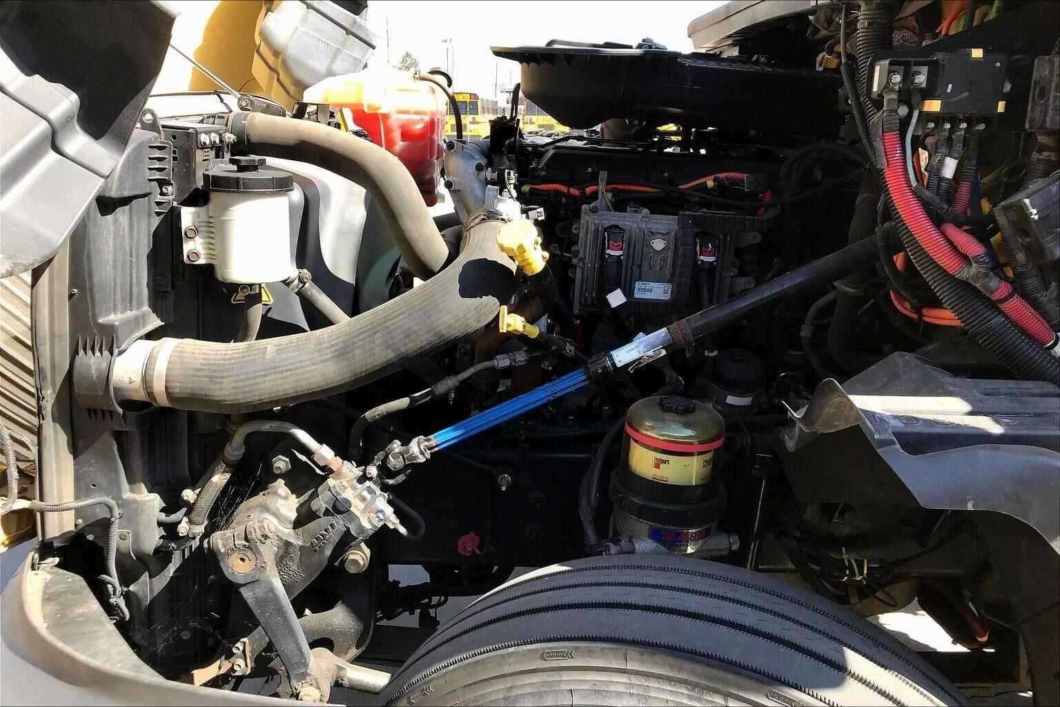 2019 International LT625 image 4