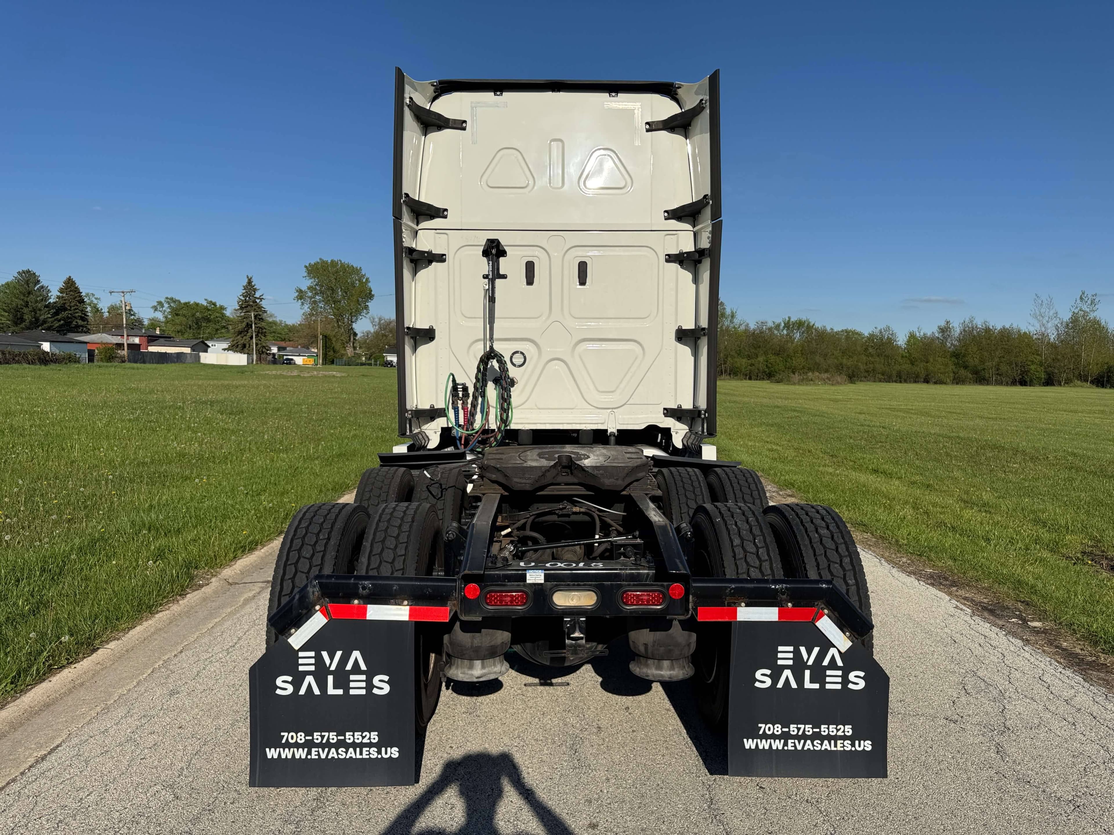 2023 Freightliner Cascadia 126 image 6