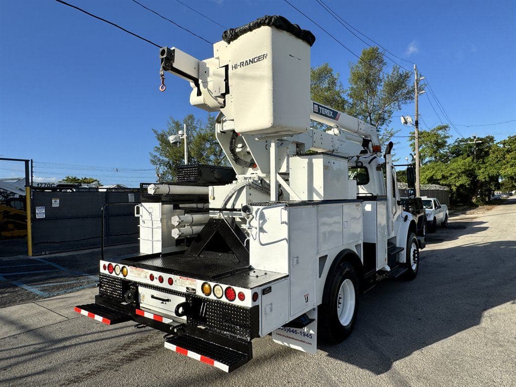 2015 Freightliner M2 106 image 12