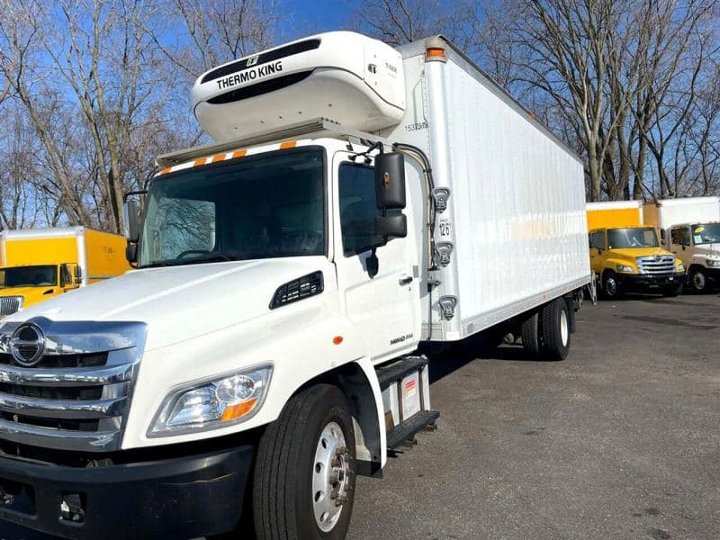 2016 Hino 268 image 2