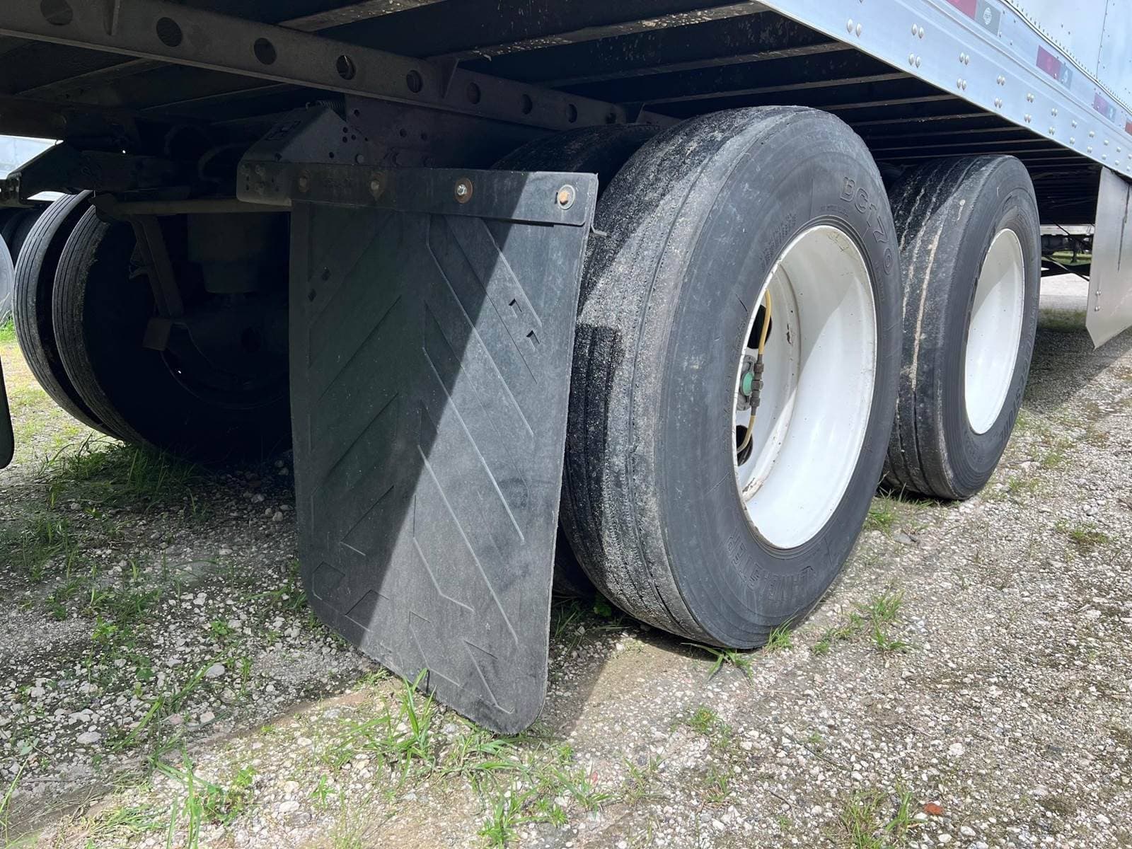 2019 Utility 4000D-X image 3