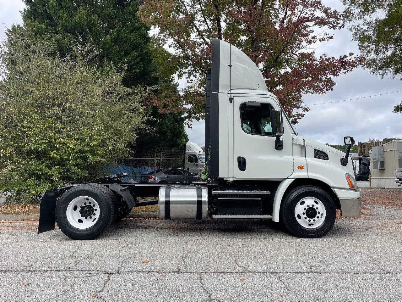 2019 Freightliner Cascadia 116 image 2